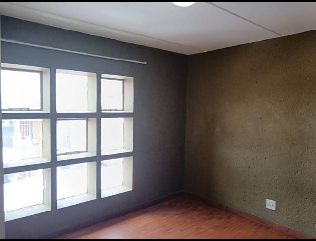 2 BEDROOM TOWNHOUSE FOR SALE IN MULBARTON
